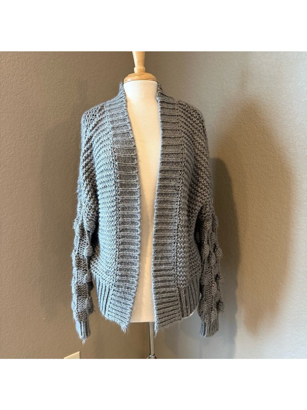 Elan Textured Gray Bubble Sleeve Oversized Cardigan Medium